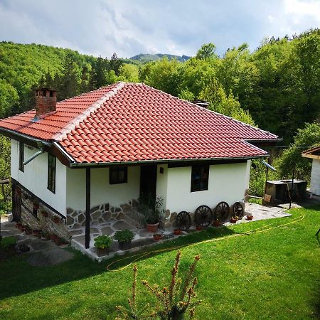 Къща За Гости Ножери Trjawna Exterior foto