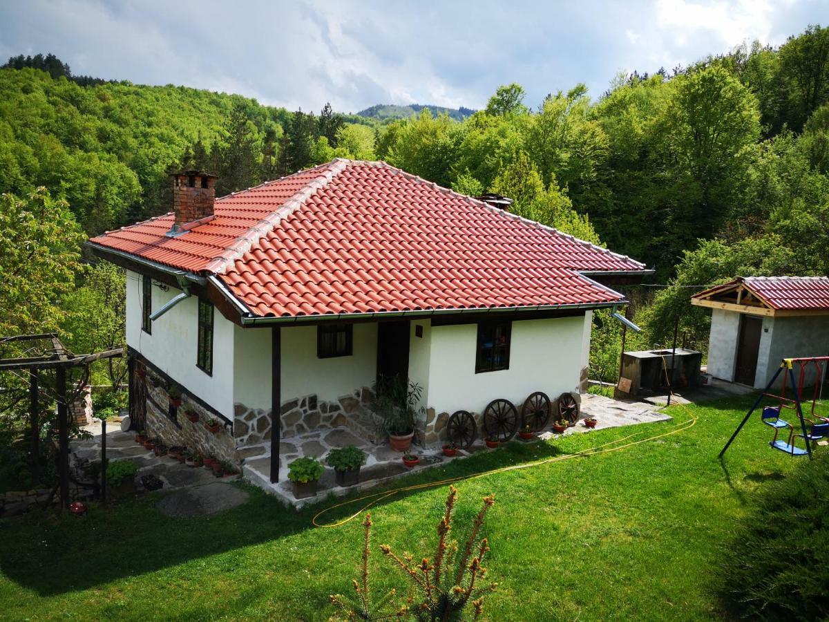 Къща За Гости Ножери Trjawna Exterior foto